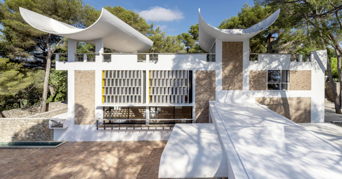 LQ8653273C_picture_0 Conçu par l’architecte catalan Josep Lluís Sert, le bâtiment de la fondation Maeght a été construit dans les années 1960 selon les codes du courant moderniste.