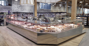 Un meuble Visualis en situation dans un magasin Carrefour 