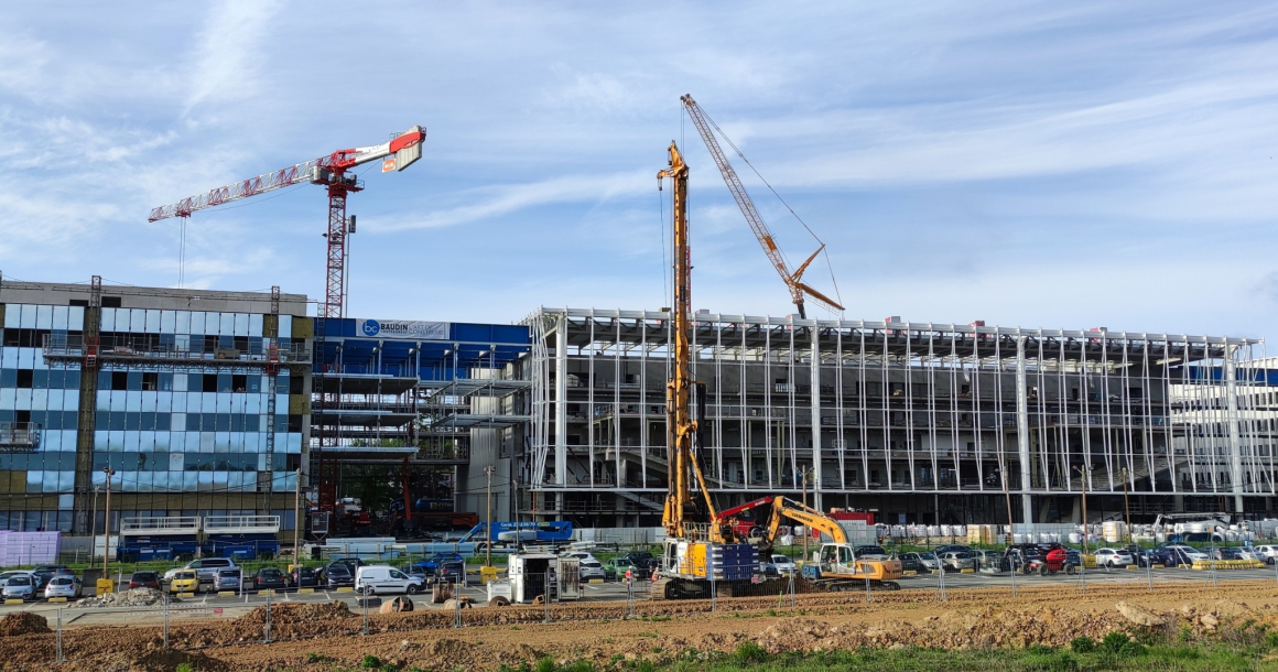 LQ9575936C_picture_0_cropped.jpg Les quatre préforages par pieux, espacés de 3 à 4 m, sont rendus aléatoires par la présence de meulière jusqu’à 1,50 m d’épaisseur.