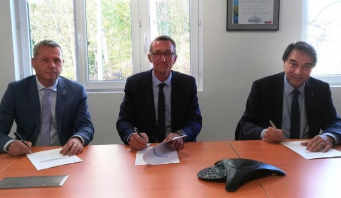 De gauche à droite : Fabien Van Renterghem et Franck Bucher, co-fondateurs de Groupe BV ; Christophe Mutz, président de Daikin France.