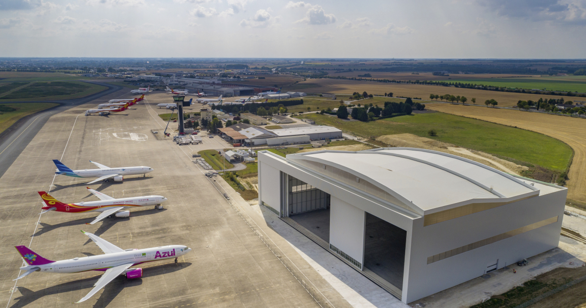 LQ10160202C_picture_0_cropped.jpg Le nouveau hangar affiche une surface de 9 000 m² et 38 m de haut pour pouvoir accueillir les avions.