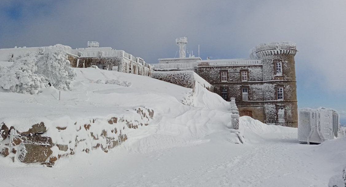 LQ10466793C_picture_0_cropped.jpg Vue extérieure du Mont Aigoual sous la neige