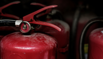 L'avis de l'Echa rendu le 23 février 2022 concerne exclusivement l'utilisation des PFAS dans les mousses anti-incendie. 