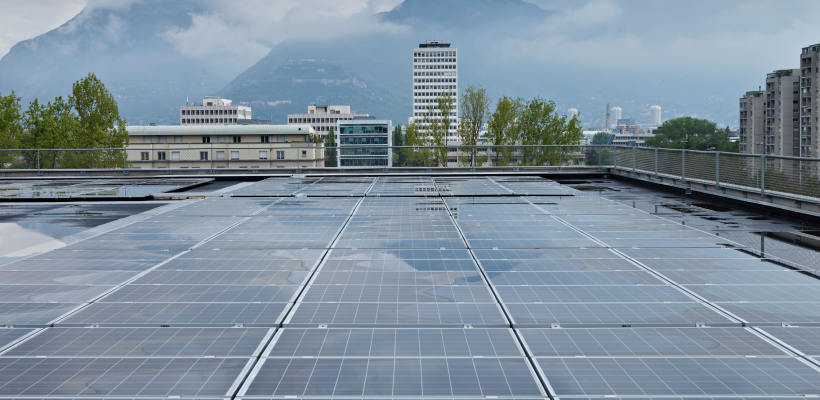 LQ11226786C_picture_0_cropped.png La mise en œuvre de panneaux photovoltaïques sur les toits-terrasses est rentable.