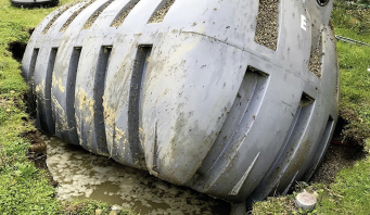 1er prix « Catégorie générale » du Concours Photo AQC 2022 - remontée de la cuve lors de la vidange faute de dalle de lestage