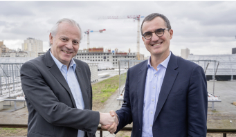 De gauche à droite, Michel Denis, Directeur général de Manitou Group et François Renault, Directeur Matériel & Développement Durable, groupe Kiloutou.