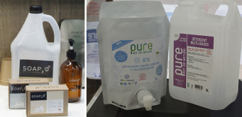 Le savon Soap2o est sous forme de sachets biodégradables à diluer.Les poches autoportantes Obiobag sont 100 % recyclables.