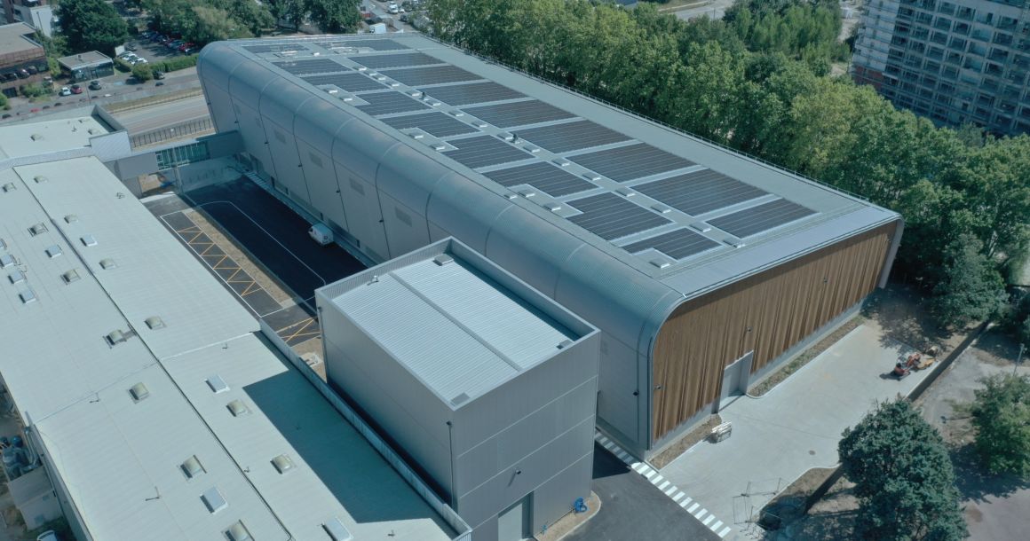 L'ouvrage se développe sur plus de 100 m de longueur.