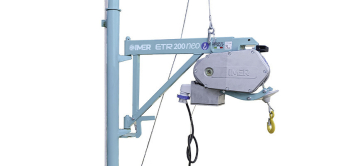 Le kit de levage permet une installation rapide et sécurisée des treuils, optimisant la sécurité et la productivité sur les chantiers.