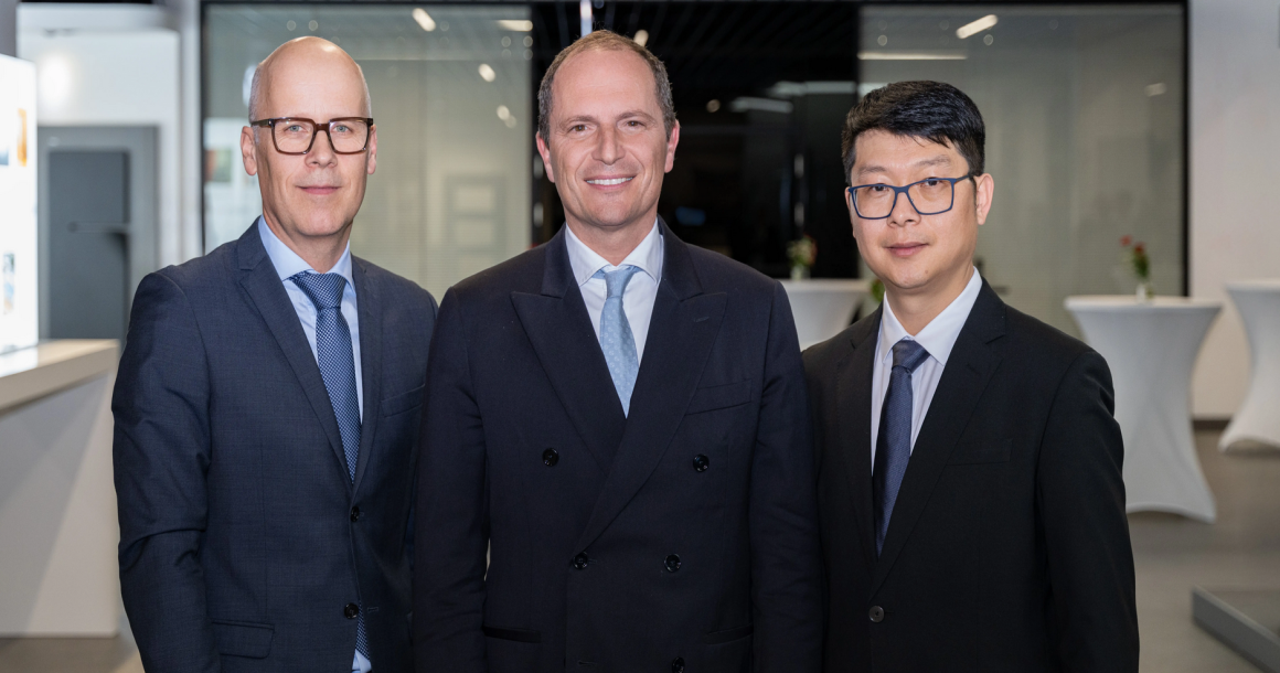 De gauche à droite : Alexander Kaiss, senior vice-président de MBT Climate, Stefano Bellò, président de MBT Climate, et Kobe Peng, vice-président de MBT Climate.
