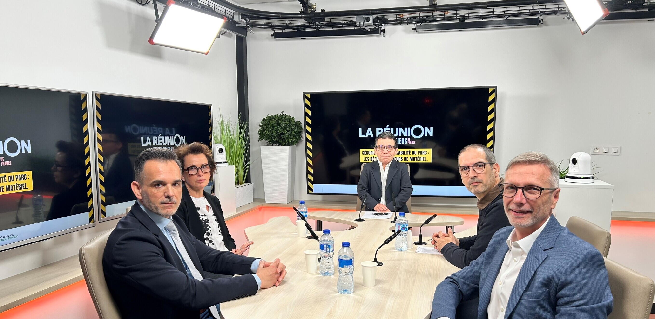 De gauche à droite : Dominique Ciravegna, directeur audit et sûreté de Kiloutou,  Isabelle Vignau, présidente de CEL, Jean-Noël Onfield, capitaine Olivier, chef du département investigation véhicule au sein de la Gendarmerie, David Babin, directeur de Coyote Business Services.