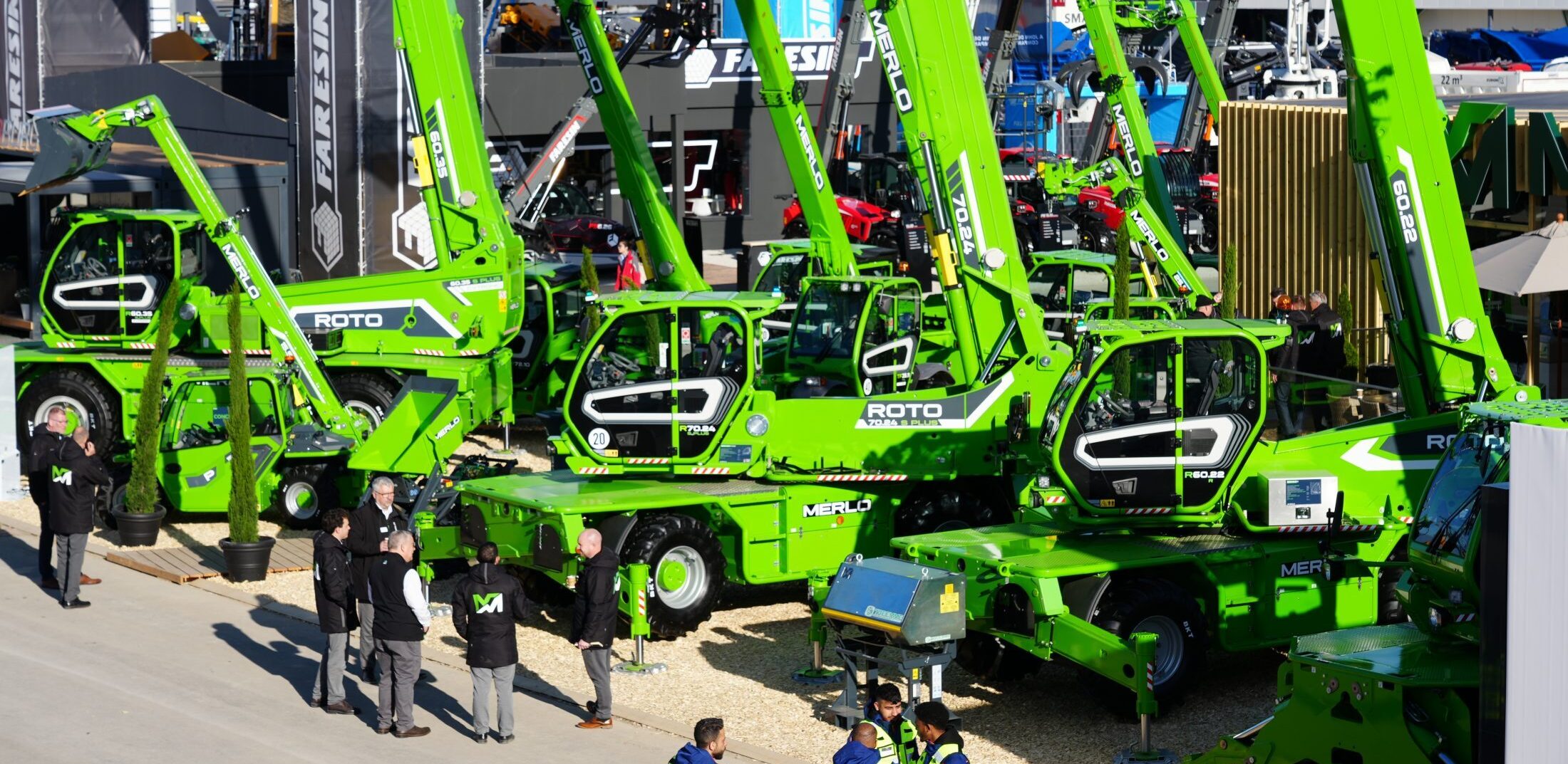 Les ROTO50.18S, ROTO60.22R et ROTO60.35SPlus, préfigurent les futues modèles de chariots élévateurs tout terrain à déport de charge de Merlo.