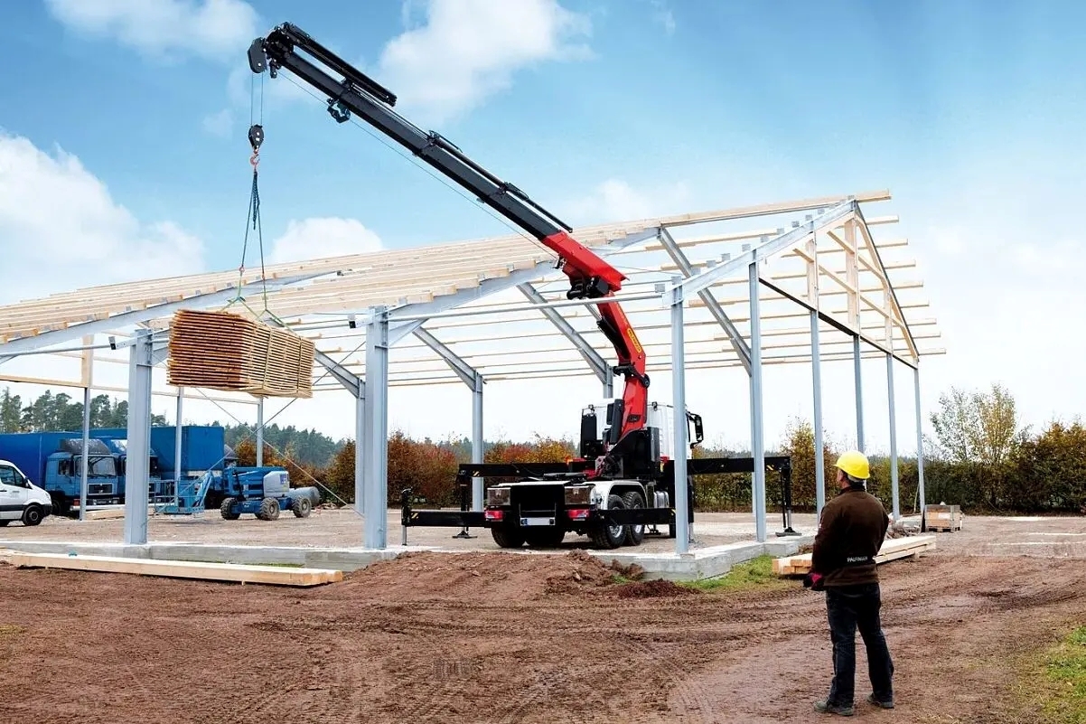 La grue auxilaire PK 880 TEC peut être équipée d’un groupe électrique 40.