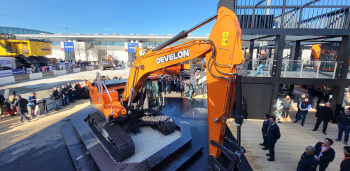 Présentée à la Bauma, la DX230LC-9 préfigure la nouvelle pelle de Develon.
