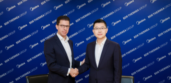 Tjarko Bouman, CEO de BDR Thermea Group (à gauche) et Louis Zhao, vice-président de Midea Group et président de Midea Residential Air Conditioner Division