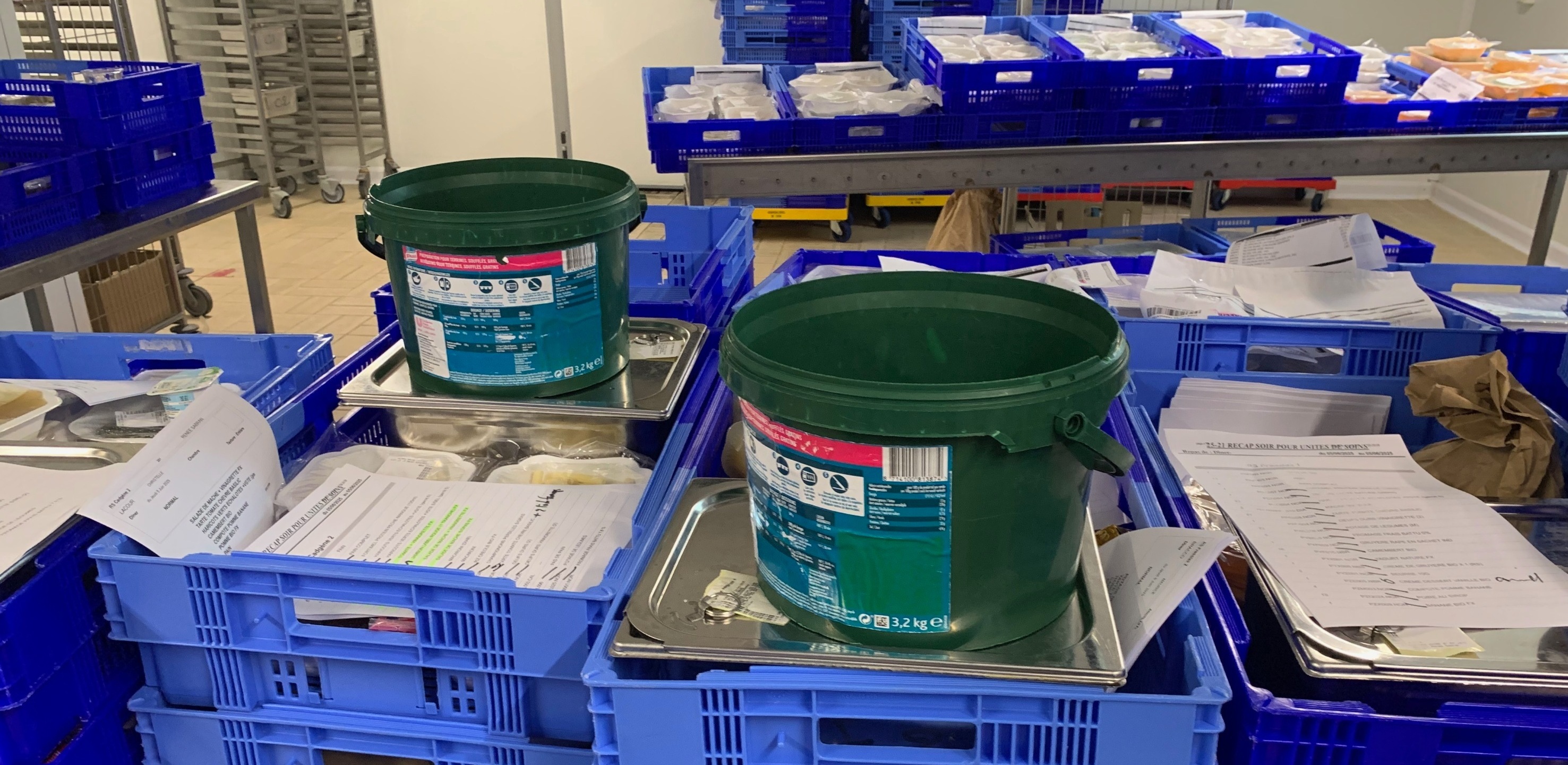 Les Assises de l'UDIHR avaient pour thème « de la fourchette à la planète ». Ici les bio seaux qui accompagnent les livraisons des unités de soins à l'hôpital Renée Sabran.