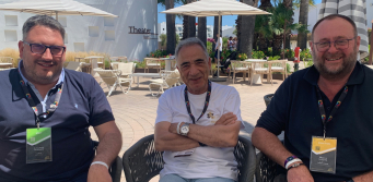 Marc Marouani, Président du GAFIC, initiateur du projet d'école, entouré par Guillaume Fromager et Francis Massard