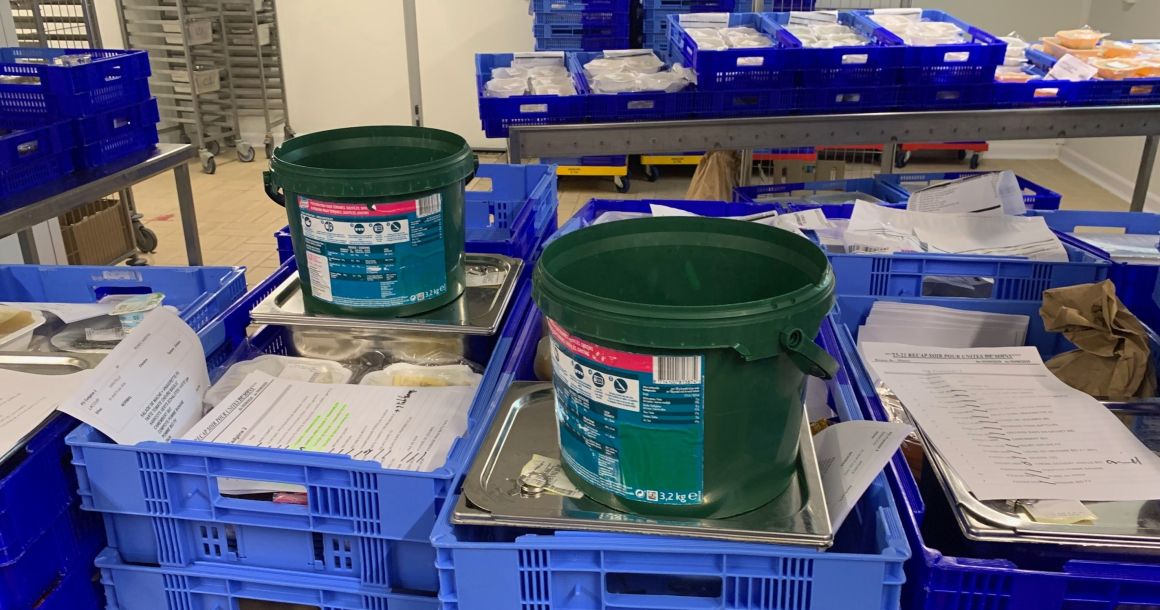 Les Assises de l'UDIHR avaient pour thème « de la fourchette à la planète ». Ici les bio seaux qui accompagnent les livraisons des unités de soins à l'hôpital Renée Sabran.