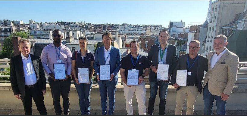 De gauche à droite : Etienne Crépon (CSTB), Tidiane Mambou (Danosa France), Claire Racapé (Sika), Pierre-Etienne Bindschedler (Soprema), Pierre-Yves Monier (BMI-Siplast), Thomas Reichenbach (Renolit), Pascal Le Coeur (Iko-Axter), Gérald Faure (CSFE).