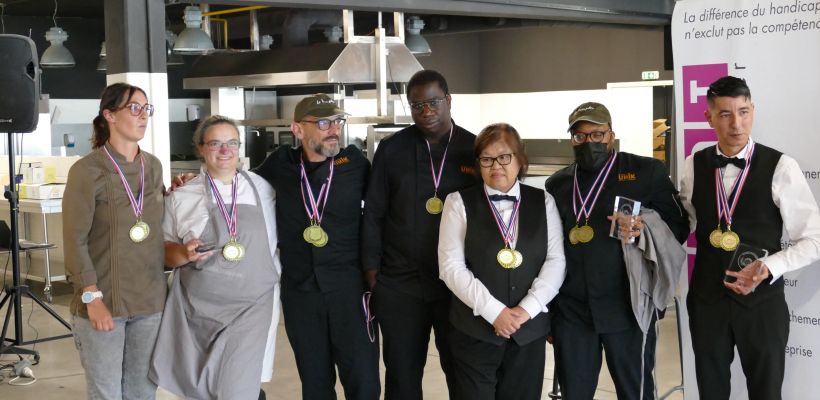1er PRIX : équipe ESAT l’Envol (34) avec la candidate Cap emploi - France Travail pour l’entrée, Sabrina, en binôme avec le Chef restaurateur : Marie Lacourt
