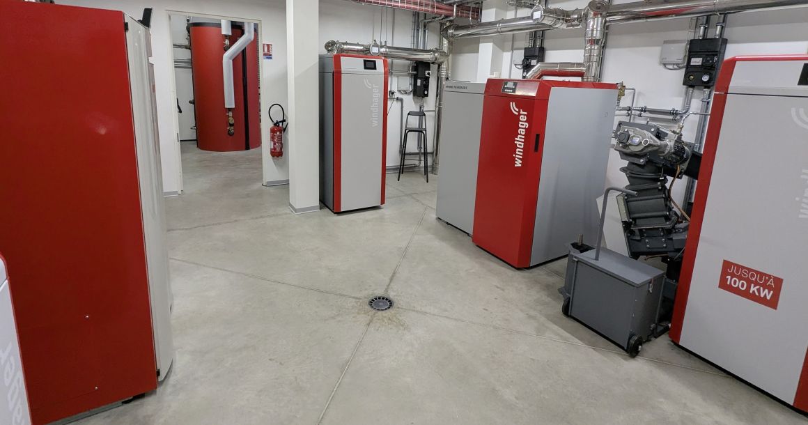Les installateurs sont formés aux produits Windhager à Remomeix (Vosges) dans une chaufferie pédagogique.